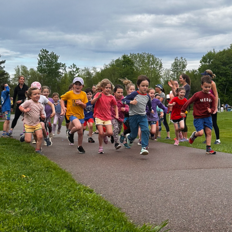 Kids getting ready to run